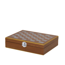 Zestaw upominkowy piersiówka 175 ml kieliszek 30 ml szachy karty oraz kości do gry drewniane pudełko podarunkowe