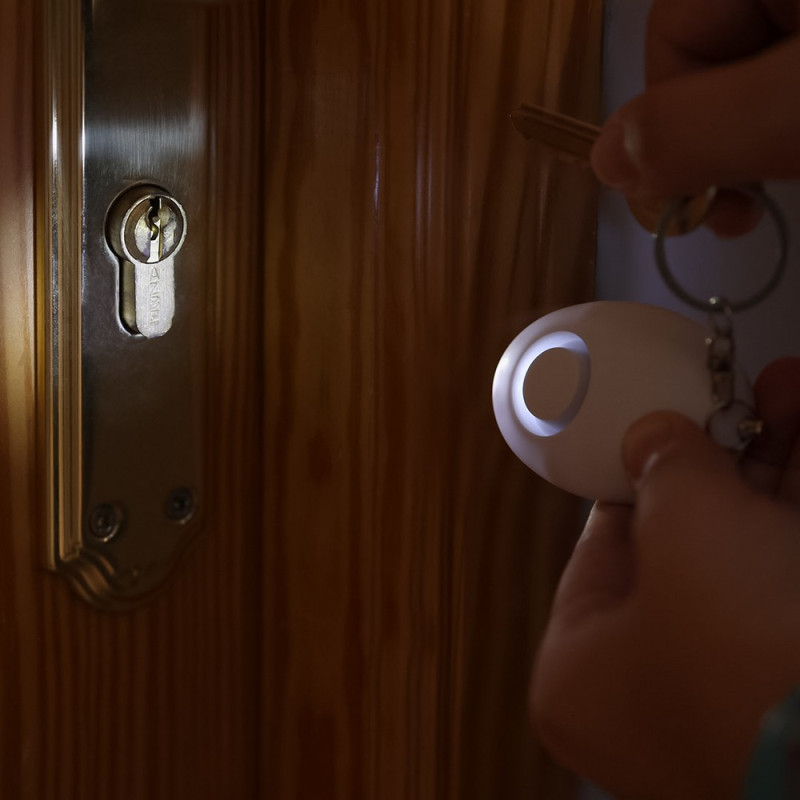 Alarm osobisty brelok lampka LED