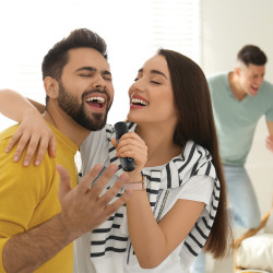 Zestaw do karaoke Singvibe głośnik bezprzewodowy i dwa mikrofony