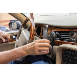 Samochodowy uchwyt do telefonu ładowarka bezprzewodowa 15W