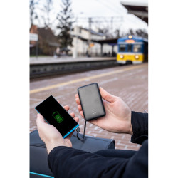 Power bank 5000 mAh ze zintegrowanymi kablami adapter w komplecie | Presley