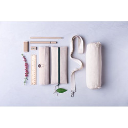 Zestaw szkolny piórnik ołówek długopis linijka gumka i temperówka