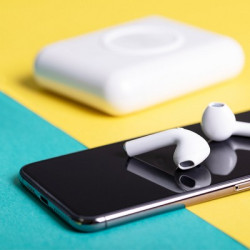 Bezprzewodowe słuchawki douszne power bank 5200 mAh ładowarka bezprzewodowa 5W