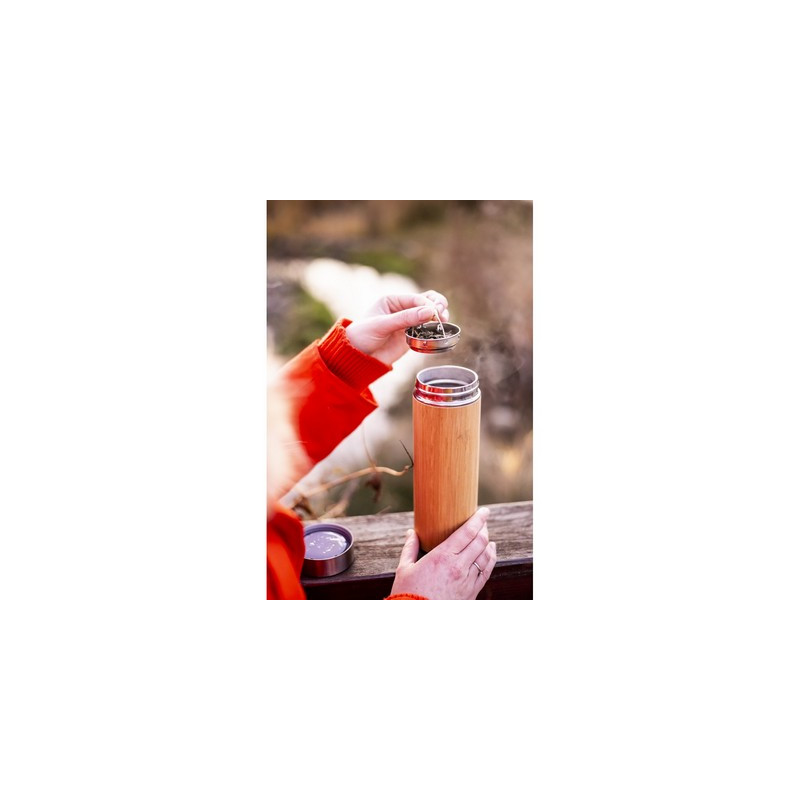 Bambusowy termos 350 ml posiada sitko zatrzymujące fusy | Christian