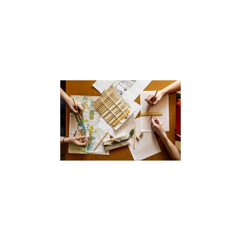 Zestaw szkolny piórnik 12 kredek linijka gumka i temperówka | Kaleb