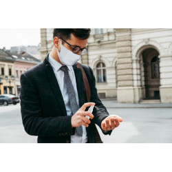 Zestaw w pudełku pojemnik na płyn do dezynfekcji maseczka wielokrotnego użytku z miejscem na filtr i jonami srebra