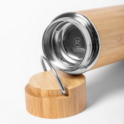 Bambusowy termos 400 ml posiada sitko zatrzymujące fusy
