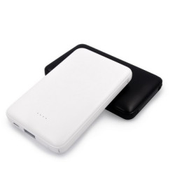 Power bank 5000 mAh ze zintegrowanymi kablami adapter w komplecie | Presley