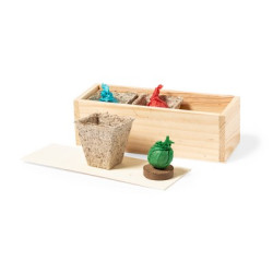 Drewniana doniczka nasiona kolendry pietruszki i bazylii