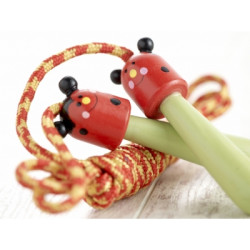 Skakanka z drewnianymi rączkami