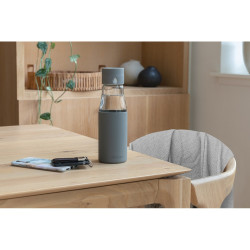 Szklana butelka 650 ml Ukiyo monitorująca ilość wypitej wody