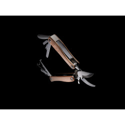 Drewniane ogrodowe narzędzie wielofunkcyjne