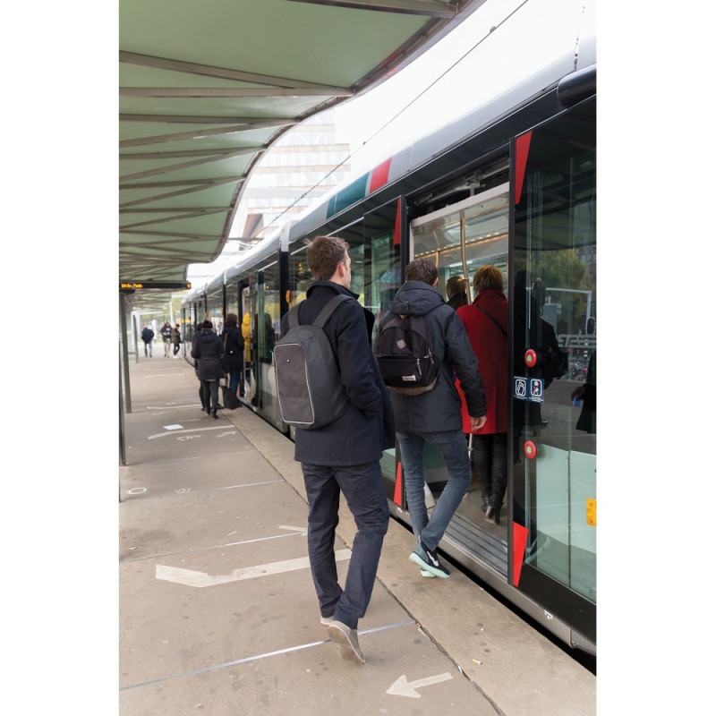 Plecak chroniący przed kieszonkowcami Swiss Peak AWARE™ RPET