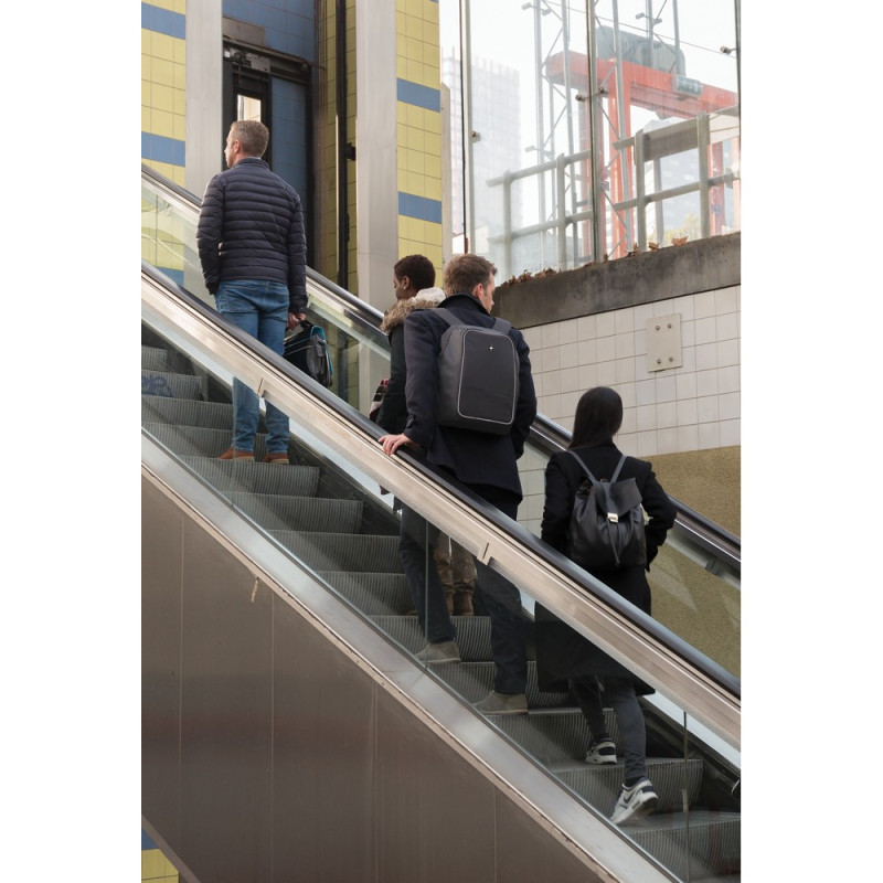 Plecak chroniący przed kieszonkowcami Swiss Peak AWARE™ RPET