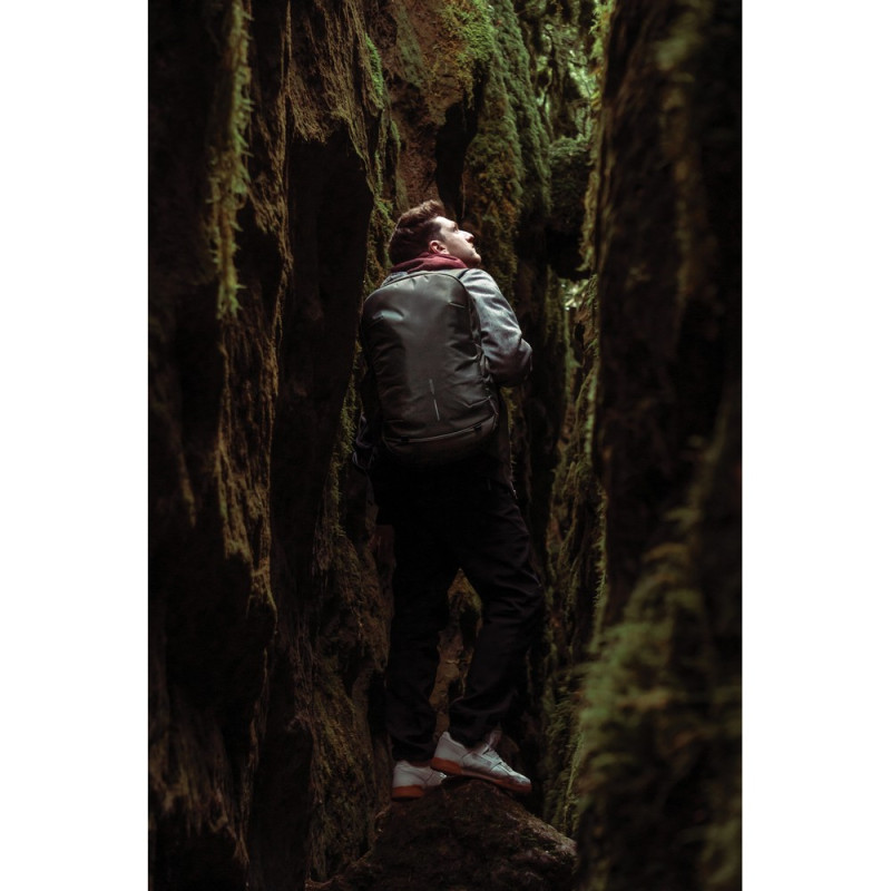 Bobby Explore plecak chroniący przed kieszonkowcami